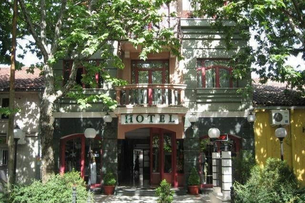 Hotel Eminent Podgorica Exterior foto